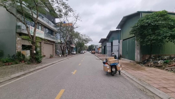 Bán đất mặt đường Cự Khối, DT 460m2, MT 14m, 2 mặt đường, container đỗ cửa, 2024