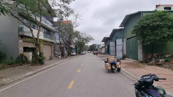 Bán đất mặt đường Cự Khối, DT 460m2, MT 14m, 2 mặt đường, container đỗ cửa, 2024