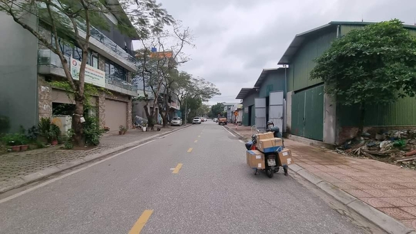 Bán đất mặt đường Cự Khối, DT 460m2, MT 14m, 2 mặt đường, container đỗ cửa, 2024
