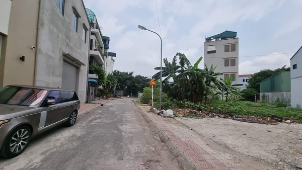 Bán đất mặt đường Cự Khối, DT 460m2, MT 14m, 2 mặt đường, container đỗ cửa, 2024