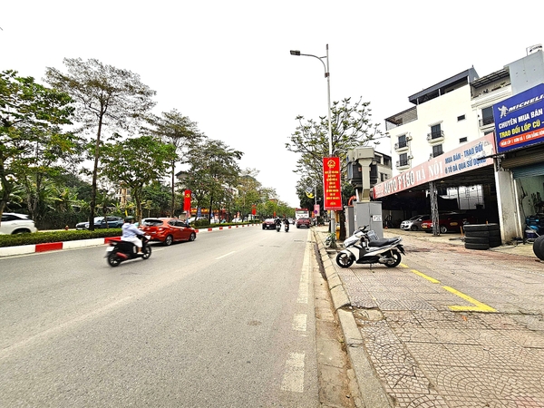 Bán đất mặt phố Cổ Linh, Thạch Bàn, DT 73m2, MT 7m, tiện kinh doanh, buôn bán, 32.5 tỷ