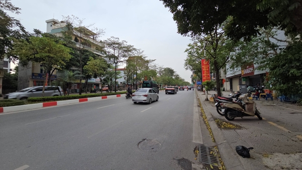 Bán đất mặt phố Cổ Linh, Thạch Bàn, DT 73m2, MT 7m, tiện kinh doanh, buôn bán, 32.5 tỷ