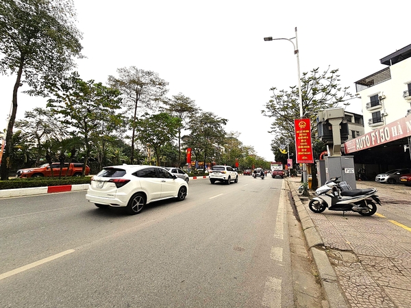 Bán đất mặt phố Cổ Linh, Thạch Bàn, DT 73m2, MT 7m, tiện kinh doanh, buôn bán, 32.5 tỷ