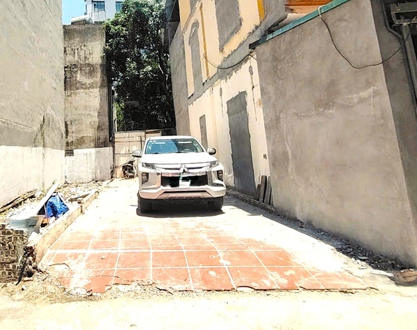 CẦN BÁN GẤP đất ngõ 95 Vũ Xuân Thiều, DT 60m2, MT 4m, ngõ thông, ô tô 7 chỗ vào nhà