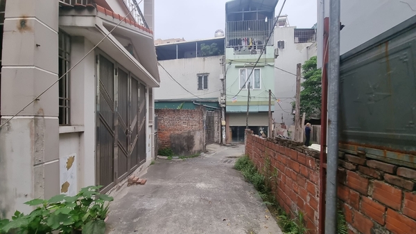 Bán đất phố Cổ Linh, Thạch Bàn, DT 78m2, MT 8.5m, tiện chia 2 suất, SĐCC, 2024