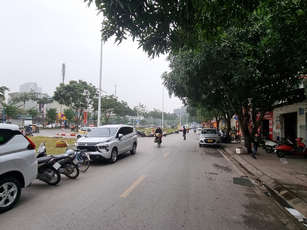 Bán đất phố Cổ Linh, Thạch Bàn, DT 78m2, MT 8.5m, tiện chia 2 suất, SĐCC, 2024