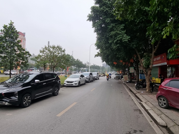 Bán đất phố Cổ Linh, Thạch Bàn, DT 78m2, MT 8.5m, tiện chia 2 suất, SĐCC, 2024