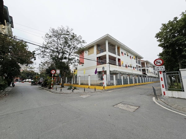 Bán đất phân lô phố Cổ Linh, Thạch Bàn, DT 40m2, MT 3.6m, đường 11m, tiện kinh doanh