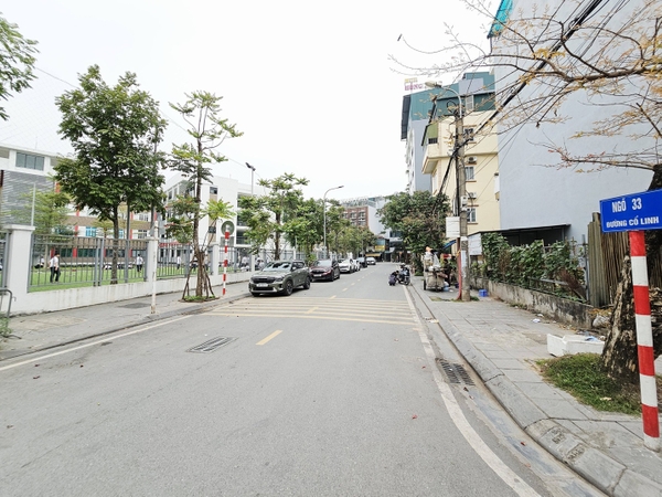 Bán đất phân lô phố Cổ Linh, Thạch Bàn, DT 40m2, MT 3.6m, đường 11m, tiện kinh doanh