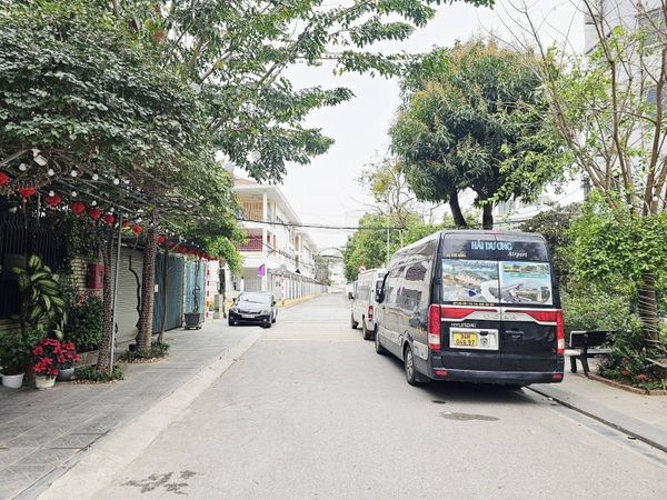 Bán đất phân lô phố Cổ Linh, Thạch Bàn, DT 40m2, MT 3.6m, đường 11m, tiện kinh doanh