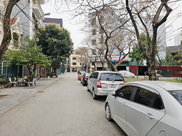 Bán đất phân lô phố Cổ Linh, Thạch Bàn, DT 40m2, MT 3.6m, đường 11m, tiện kinh doanh