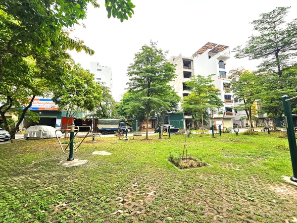 Bán đất phân lô phố Cổ Linh, Thạch Bàn, DT 40m2, MT 3.6m, đường 11m, tiện kinh doanh