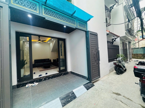 Bán nhà gần Tiểu học Gia Thụy, Bồ Đề, 4 tầng, DT 60m2, MT 8m, 4PN, có thang máy