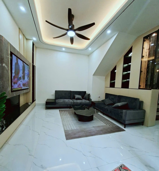 Bán nhà gần Tiểu học Gia Thụy, Bồ Đề, 4 tầng, DT 60m2, MT 8m, 4PN, có thang máy