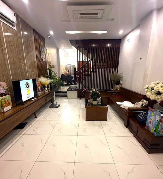 Bán nhà mặt ngõ 318 Ngọc Trì, Thạch Bàn, 3 tầng, DT 50m2, MT 4.6m, tiện kinh doanh, 2026