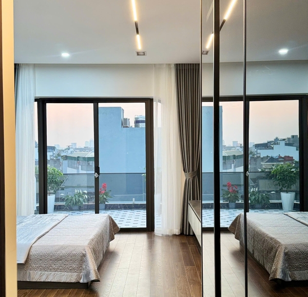 Bán nhà mặt ngõ phố Trạm, gần cầu Vĩnh Tuy, 7 tầng, DT 54m2, MT 4m, tiện kinh doanh