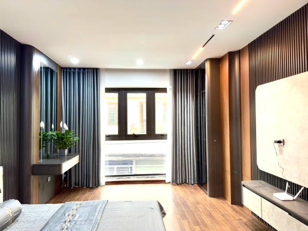 Bán nhà mặt ngõ phố Trạm, gần cầu Vĩnh Tuy, 7 tầng, DT 54m2, MT 4m, tiện kinh doanh