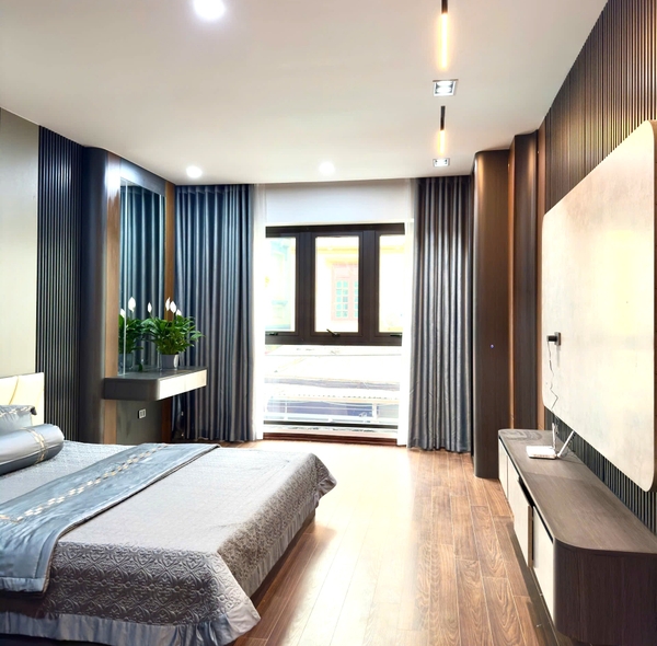 Bán nhà mặt ngõ phố Trạm, gần cầu Vĩnh Tuy, 7 tầng, DT 54m2, MT 4m, tiện kinh doanh