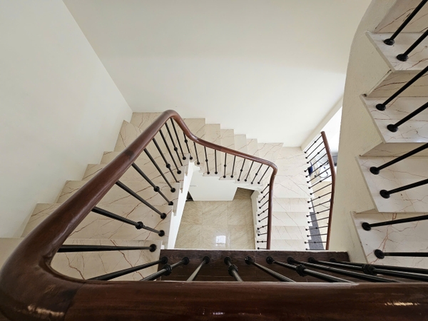 Bán nhà phân lô phố Cổ Linh, Thạch Bàn, 5 tầng, DT 40m2, MT 3.6m, 3PN, đường 11m