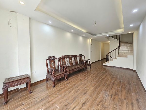 Bán nhà phân lô phố Cổ Linh, Thạch Bàn, 5 tầng, DT 40m2, MT 3.6m, 3PN, đường 11m