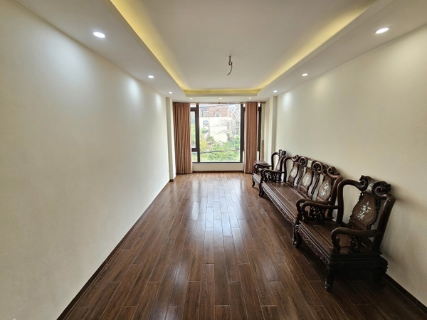 Bán nhà phân lô phố Cổ Linh, Thạch Bàn, 5 tầng, DT 40m2, MT 3.6m, 3PN, đường 11m