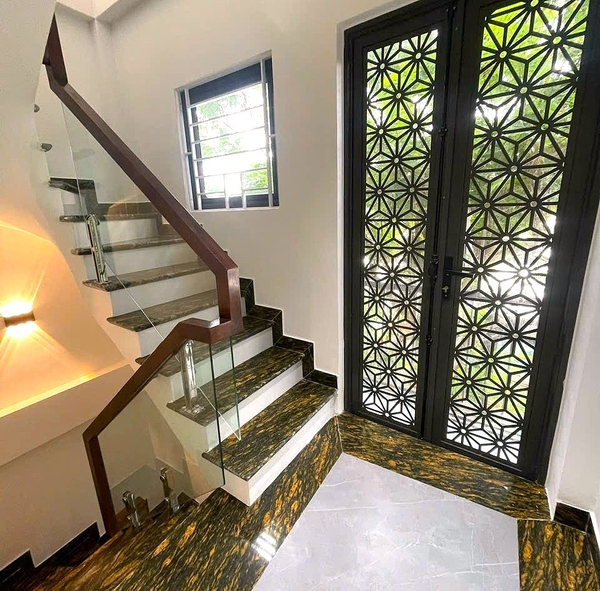 Bán nhà phân lô Thạch Bàn, 6 tầng, DT 50m2, MT 3,6m, có thang máy, gara ô tô, kinh doanh