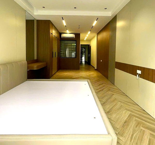 Bán nhà phân lô Thạch Bàn, 6 tầng, DT 50m2, MT 3,6m, có thang máy, gara ô tô, kinh doanh