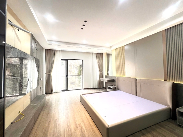 Bán nhà ngõ 541 phố Bát Khối, 6 tầng, DT 50m2, MT 4m, 3PN, full nội thất, thang máy, gara ô tô