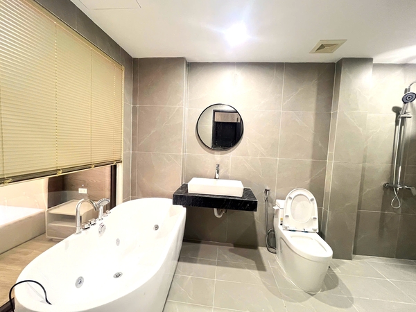 Bán nhà ngõ 541 phố Bát Khối, 6 tầng, DT 50m2, MT 4m, 3PN, full nội thất, thang máy, gara ô tô