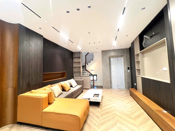 Bán nhà ngõ 541 phố Bát Khối, 6 tầng, DT 50m2, MT 4m, 3PN, full nội thất, thang máy, gara ô tô