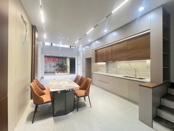 Bán nhà ngõ 541 phố Bát Khối, 6 tầng, DT 50m2, MT 4m, 3PN, full nội thất, thang máy, gara ô tô