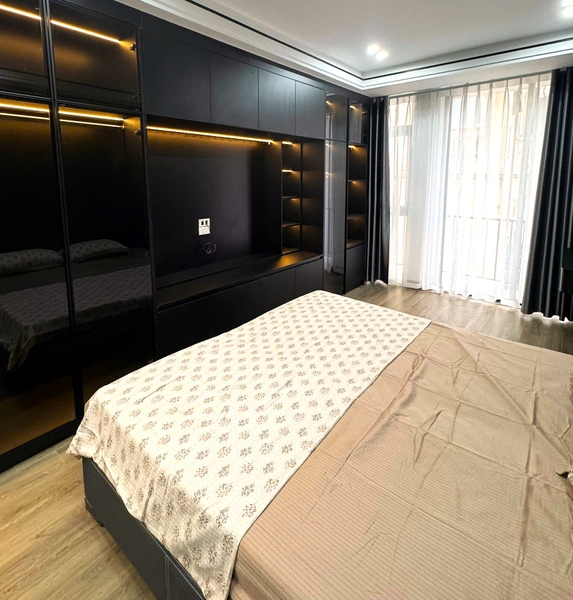 Bán nhà phố Chu Huy Mân, gần Vinschool, 5 tầng, DT 45m2, MT 3.5m, 3PN, full nội thất