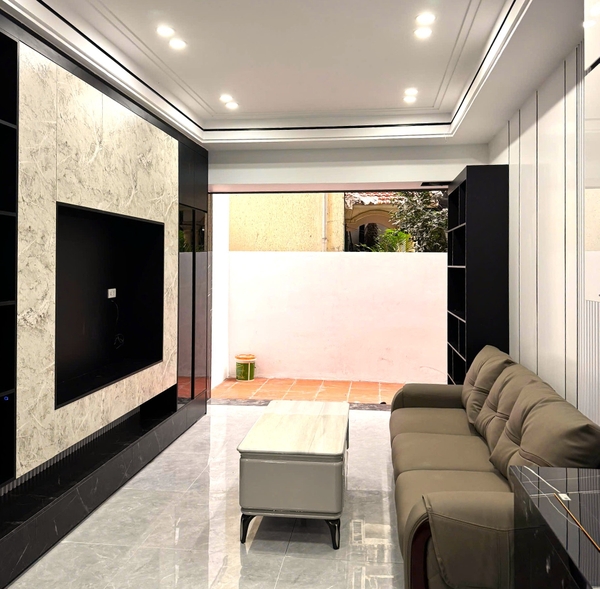 Bán nhà phố Chu Huy Mân, gần Vinschool, 5 tầng, DT 45m2, MT 3.5m, 3PN, full nội thất