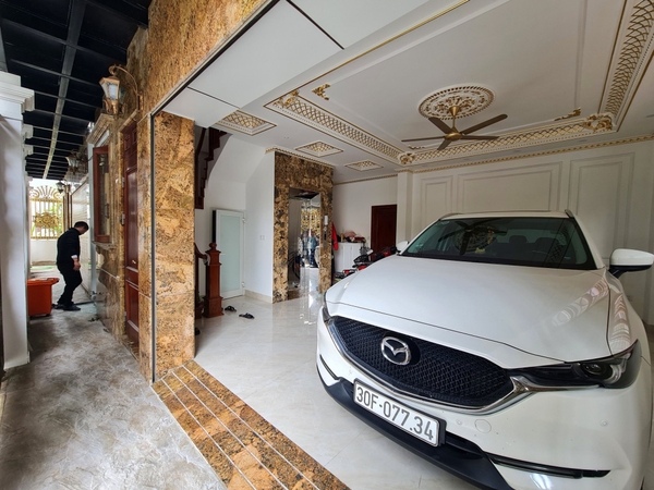Bán nhà phố Cổ Linh, 7 tầng, DT 65m2, MT 8m, có thang máy, gara ô tô, full nội thất