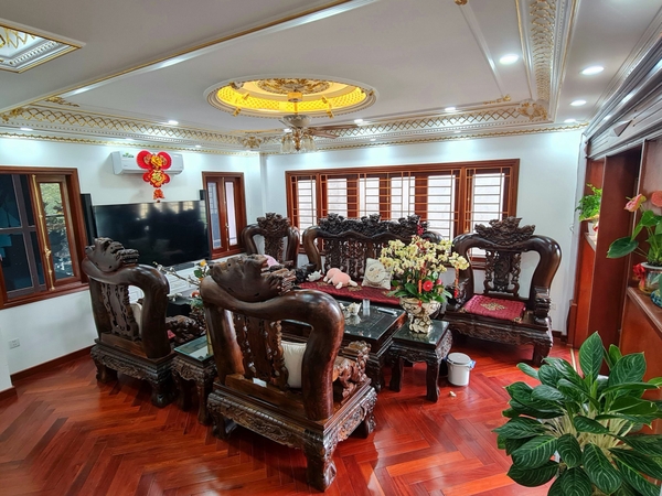 Bán nhà phố Cổ Linh, 7 tầng, DT 65m2, MT 8m, có thang máy, gara ô tô, full nội thất