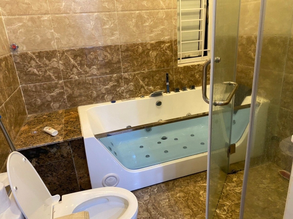 Bán nhà phố Cổ Linh, 7 tầng, DT 65m2, MT 8m, có thang máy, gara ô tô, full nội thất