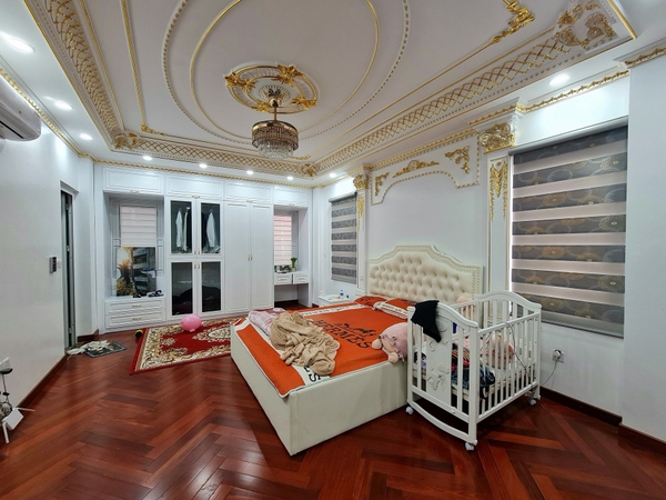 Bán nhà phố Cổ Linh, 7 tầng, DT 65m2, MT 8m, có thang máy, gara ô tô, full nội thất