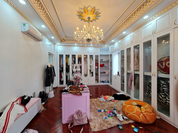 Bán nhà phố Cổ Linh, 7 tầng, DT 65m2, MT 8m, có thang máy, gara ô tô, full nội thất