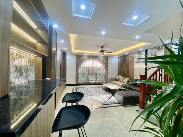 Bán nhà phố Thạch Bàn, nhà 6 tầng, DT 42m2, MT 5m, 3PN, Full nội thất, SĐCC, 2026