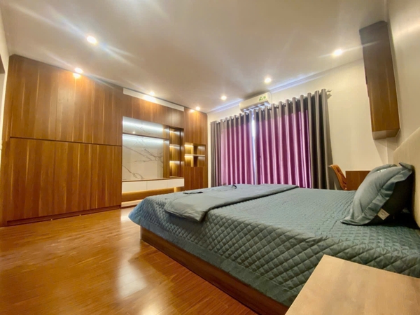 Bán nhà phố Thạch Bàn, nhà 6 tầng, DT 42m2, MT 5m, 3PN, Full nội thất, SĐCC, 2026