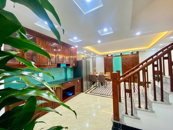 Bán nhà phố Thạch Bàn, nhà 6 tầng, DT 42m2, MT 5m, 3PN, Full nội thất, SĐCC, 2026