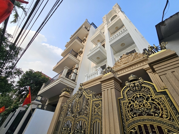 Bán nhà phố Việt Hưng, gần Vinhomes, 6 tầng, DT 100m2, MT 6m, có thang máy, gara