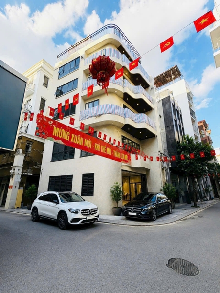 Bán nhà ngõ 95 Vũ Xuân Thiều, 6 tầng, DT 70m2, 2 mặt tiền, 4PN, có thang máy, gara ô tô