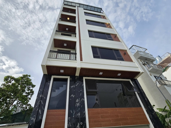 Bán nhà phố Xuân Đỗ, gần Hồ Cự Khối mới, 7 tầng, DT 45m2, MT 7.5m, có thang máy, gara ô tô