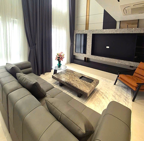 Bán nhà phố Bát Khối, Cự Khối, 7 tầng, DT 58m2, MT 7.6m, 5PN, có thang máy, gara 2 ô tô