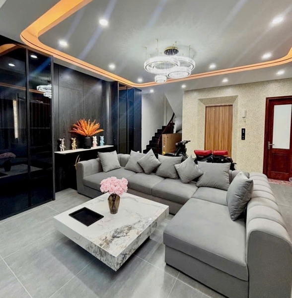 Bán nhà Ngõ 201 Phúc Lợi, 6 tầng, DT 50m2, MT 8.5m, 4PN, Full nội thất, có thang máy