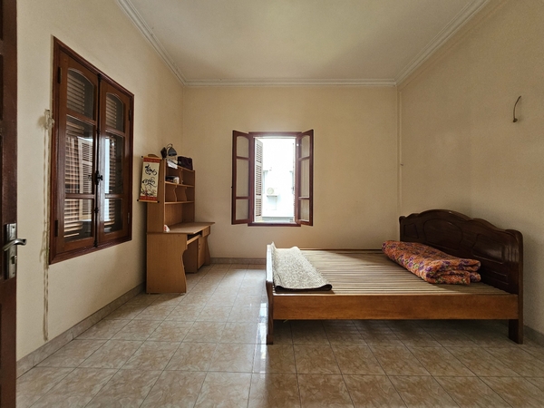 Bán nhà Ngõ 42 phố Sài Đồng, 5 tầng, 70m2, MT 4.2m, 5 phòng ngủ, 2 mặt thoáng