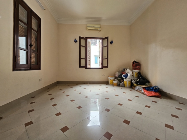 Bán nhà Ngõ 42 phố Sài Đồng, 5 tầng, 70m2, MT 4.2m, 5 phòng ngủ, 2 mặt thoáng