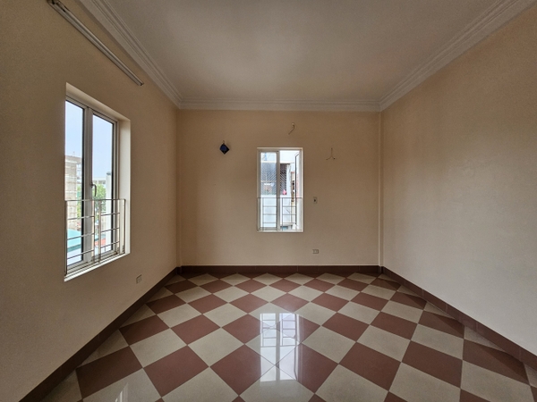 Bán nhà Ngõ 42 phố Sài Đồng, 5 tầng, 70m2, MT 4.2m, 5 phòng ngủ, 2 mặt thoáng