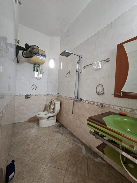 Bán nhà Ngõ 42 phố Sài Đồng, 5 tầng, 70m2, MT 4.2m, 5 phòng ngủ, 2 mặt thoáng